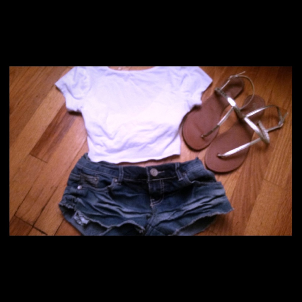 👱🏽‍♀️ALMOST FAMOUS JEAN SHOR SHORTS👱🏽‍♀️